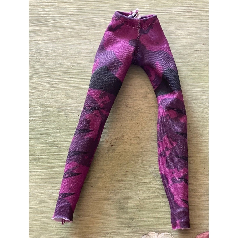 Hasbro Disney Descendants Doll, Mal Signature Isle Of The Lost Pants